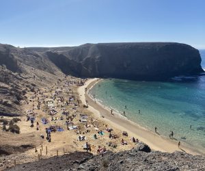 Pláž Papagayo na ostrove Lanzarote na Kanárskych ostrovoch